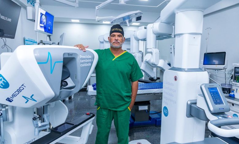 Matéria de destaque no O Popular ressalta avanços da cirurgia robótica, mas custos ainda limitam o acesso à tecnologia